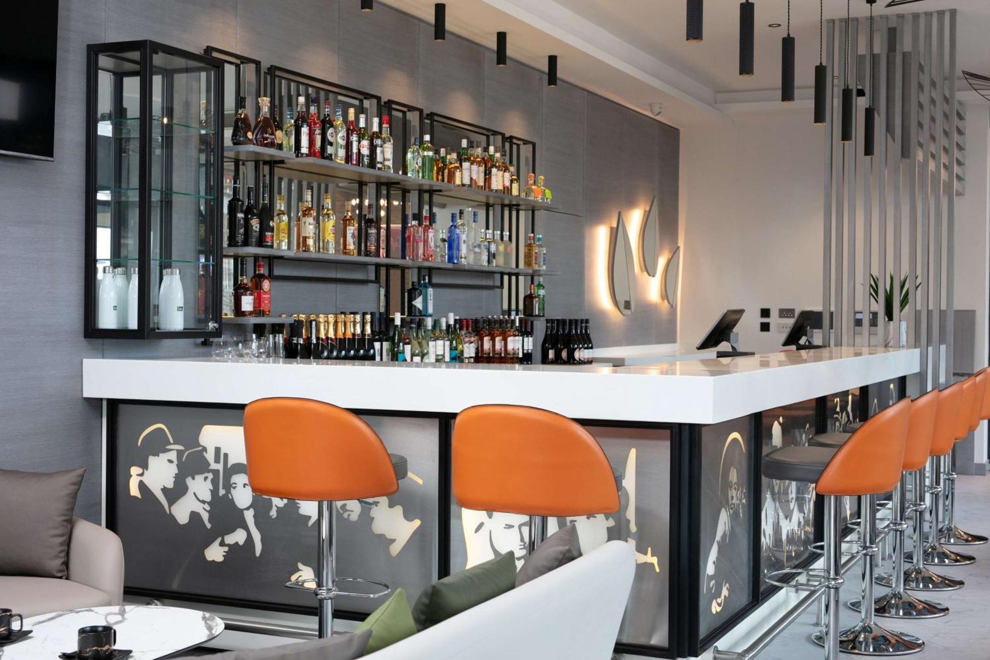 Spark By Hilton Luton لوتون المظهر الخارجي الصورة