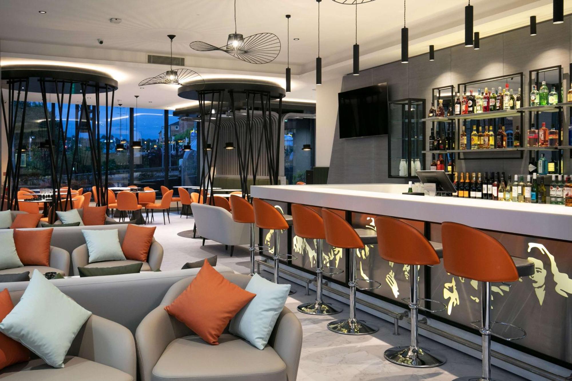 Spark By Hilton Luton لوتون المظهر الخارجي الصورة