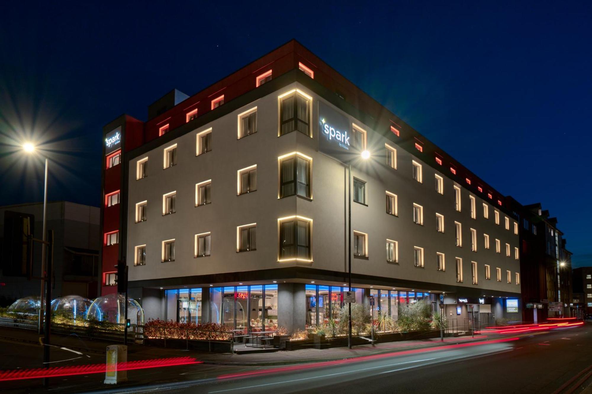 Spark By Hilton Luton المظهر الخارجي الصورة